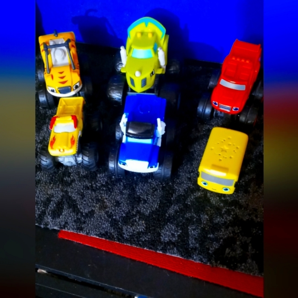 Toy Vehicle Set Blue, Yellow & Red Monster Trucks and Cars set of #6 push& roll